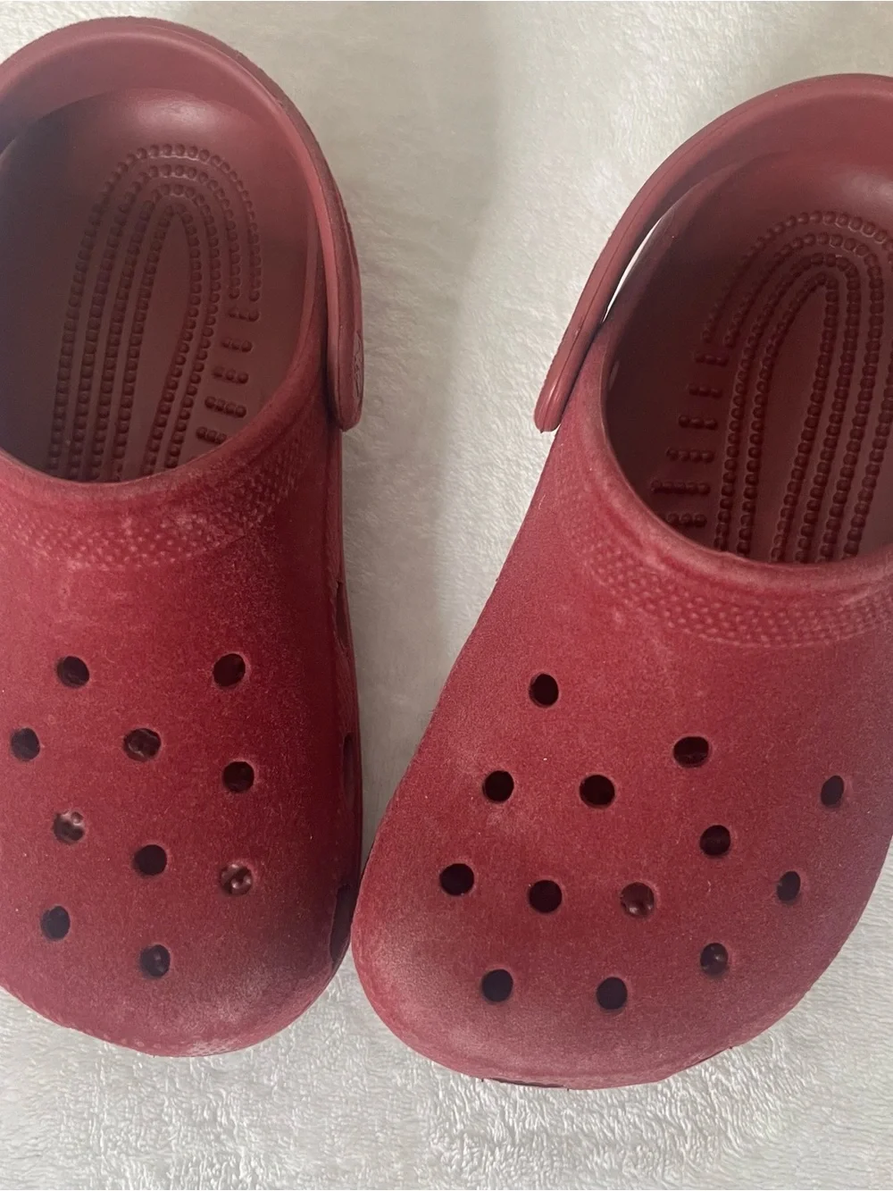 Crocs Kids Classic Slip-On Clog in Deep Red Velvet Finish Sz 1